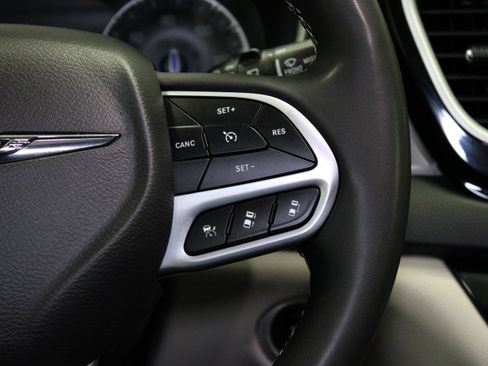 Used 2024 Chrysler Pacifica Touring-L FWD image 24