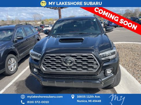 Used 2020 Toyota Tacoma TRD Sport w/ TRD Premium Sport Package AWD/4WD image 2