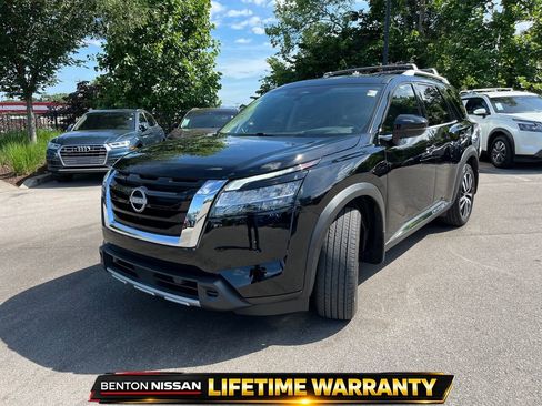 Used 2024 Nissan Pathfinder Platinum w/ Cargo Package FWD image 4