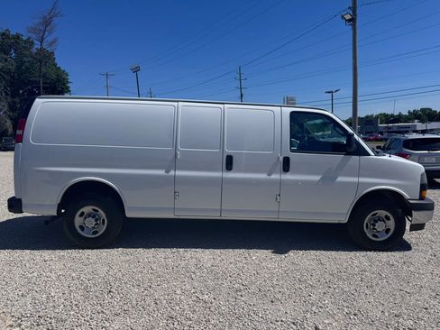 Used 2018 Chevrolet Express 2500 Extended RWD image 6
