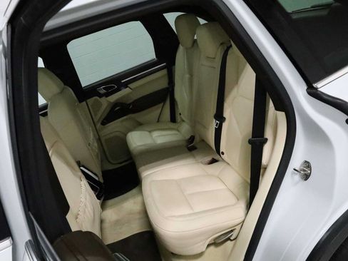 Used 2015 Porsche Cayenne S AWD/4WD image 36