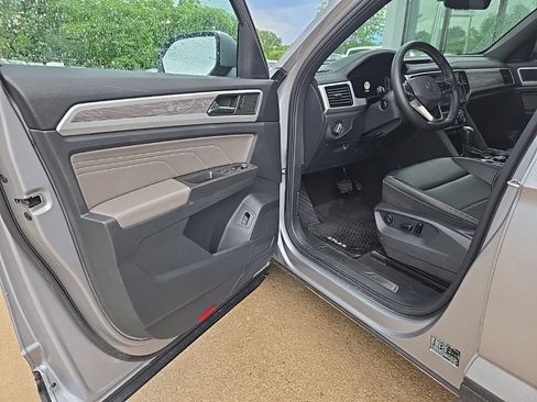 Used 2022 Volkswagen Atlas Cross Sport SE AWD/4WD image 30