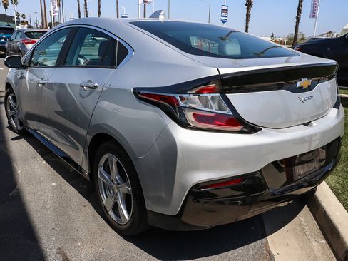 Used 2017 Chevrolet Volt LT w/ Comfort Package FWD image 8