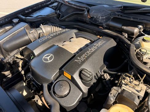 Used 2002 Mercedes-Benz E 320 4MATIC Sedan image 25