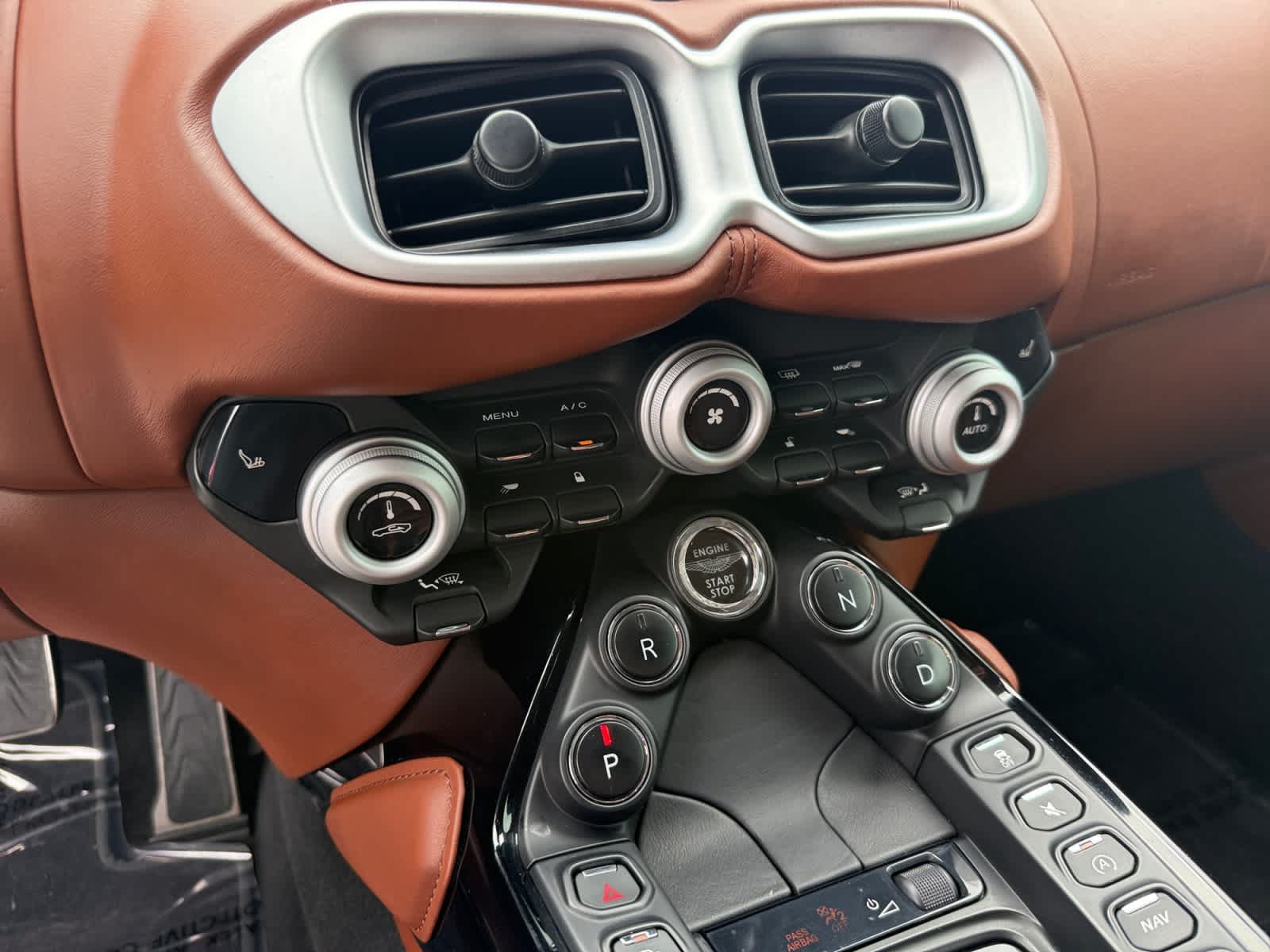 Used 2019 Aston Martin V8 Vantage Coupe RWD image 16