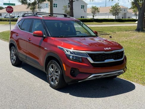 Used 2023 Kia Seltos S AWD/4WD image 1