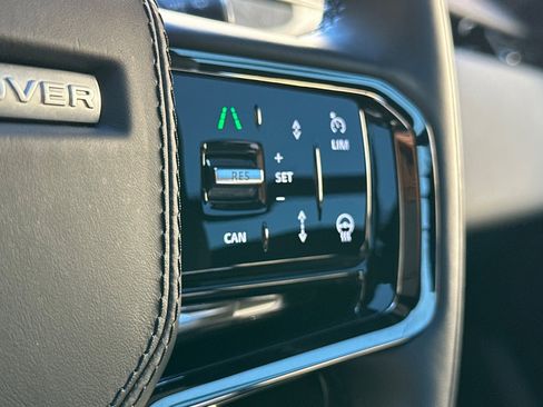 Certified 2025 Land Rover Range Rover Velar Dynamic SE image 29