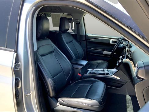 Used 2023 Ford Explorer Limited w/ Equipment Group 301A AWD/4WD image 9
