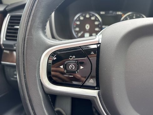 Used 2019 Volvo XC90 T5 Momentum w/ Multimedia Package image 39