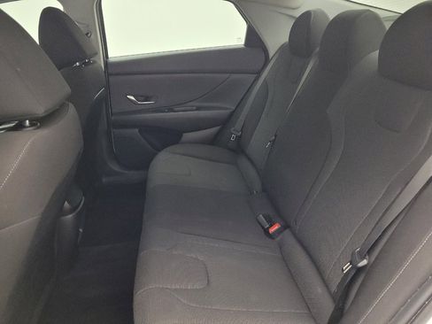 Used 2025 Hyundai Elantra SE image 18