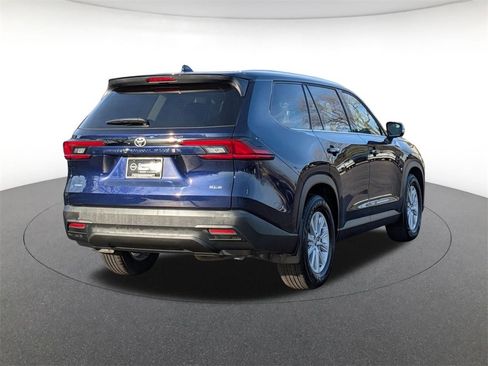 Used 2025 Toyota Grand Highlander AWD image 5