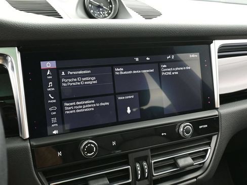 Certified 2022 Porsche Macan AWD/4WD image 20
