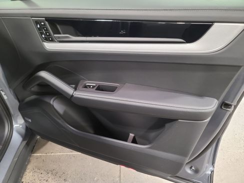 New 2026 Porsche Cayenne image 28