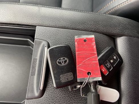 Used 2014 Toyota Highlander XLE image 40