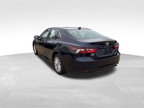 Used 2022 Toyota Camry LE image 6