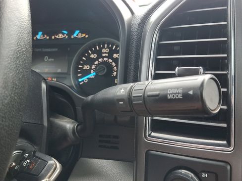 Used 2018 Ford F150 XLT w/ Equipment Group 302A Luxury AWD/4WD image 16