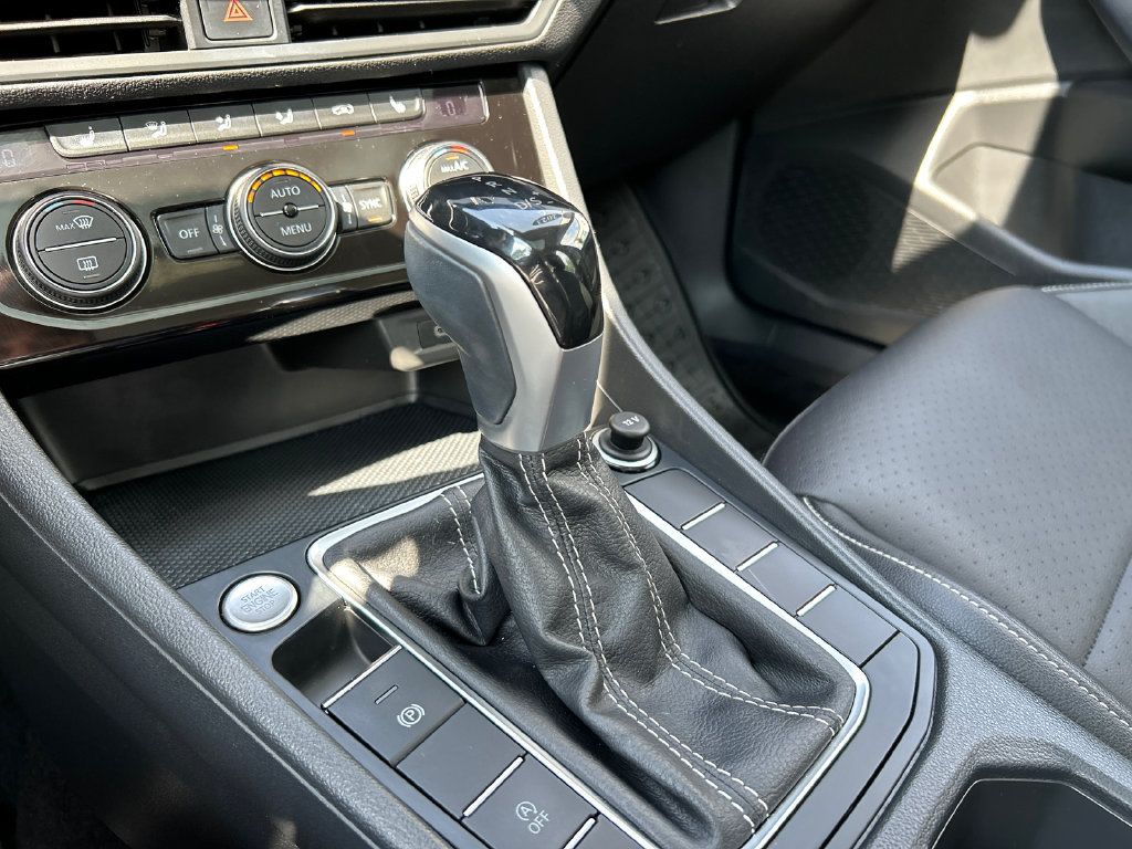 Used 2023 Volkswagen Jetta SE w/ Panoramic Sunroof Package FWD image 20