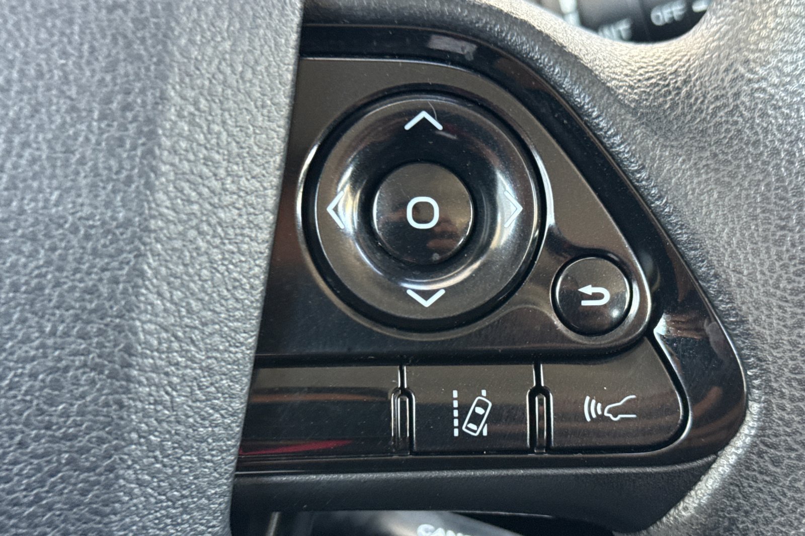 Used 2019 Toyota Prius LE w/ Preferred Accessory Package AWD/4WD image 26