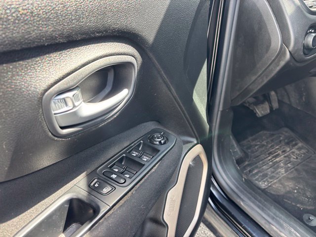 Used 2015 Jeep Renegade Sport w/ Power & Air Group FWD image 13