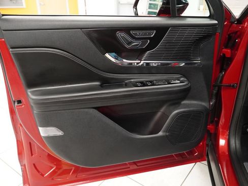 Used 2022 Lincoln Corsair AWD w/ Premium Package image 18