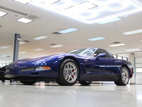 Used 2004 Chevrolet Corvette Z06 w/ Z06 Preferred Equipment Group RWD image 17