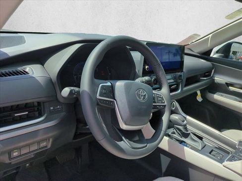 New 2026 Toyota Grand Highlander XLE image 3