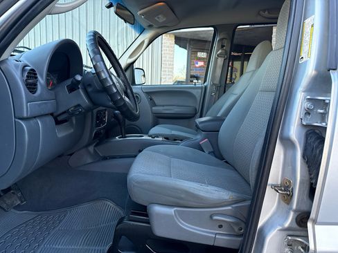 Used 2006 Jeep Liberty Renegade image 9