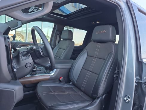 Used 2024 Chevrolet Silverado 1500 High Country w/ High Country Premium Package image 19