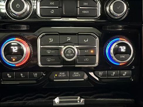 Used 2023 GMC Yukon XL Denali image 19