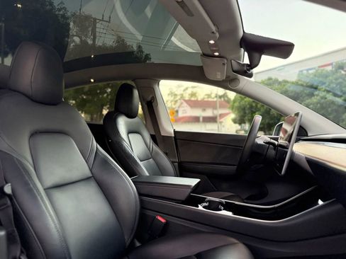 Used 2020 Tesla Model Y Long Range image 34