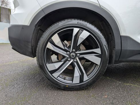 Used 2023 Volvo XC40 B5 Ultimate w/ Protection Package Premier image 27