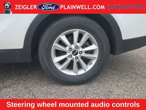 Used 2019 Kia Sorento FWD image 3