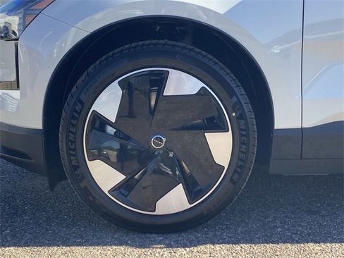 New 2025 Volvo EX30 Plus w/ Protection Package Premier image 11