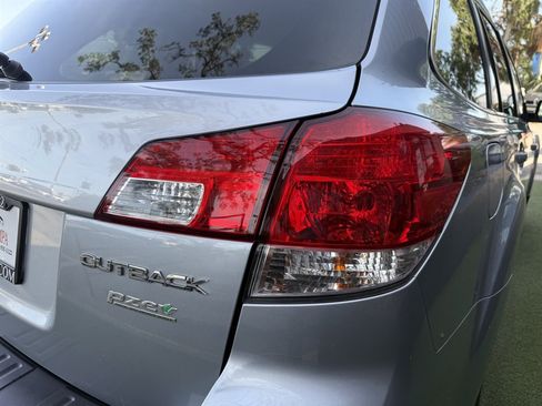 Used 2014 Subaru Outback 2.5i Limited w/ Moonroof Package image 10