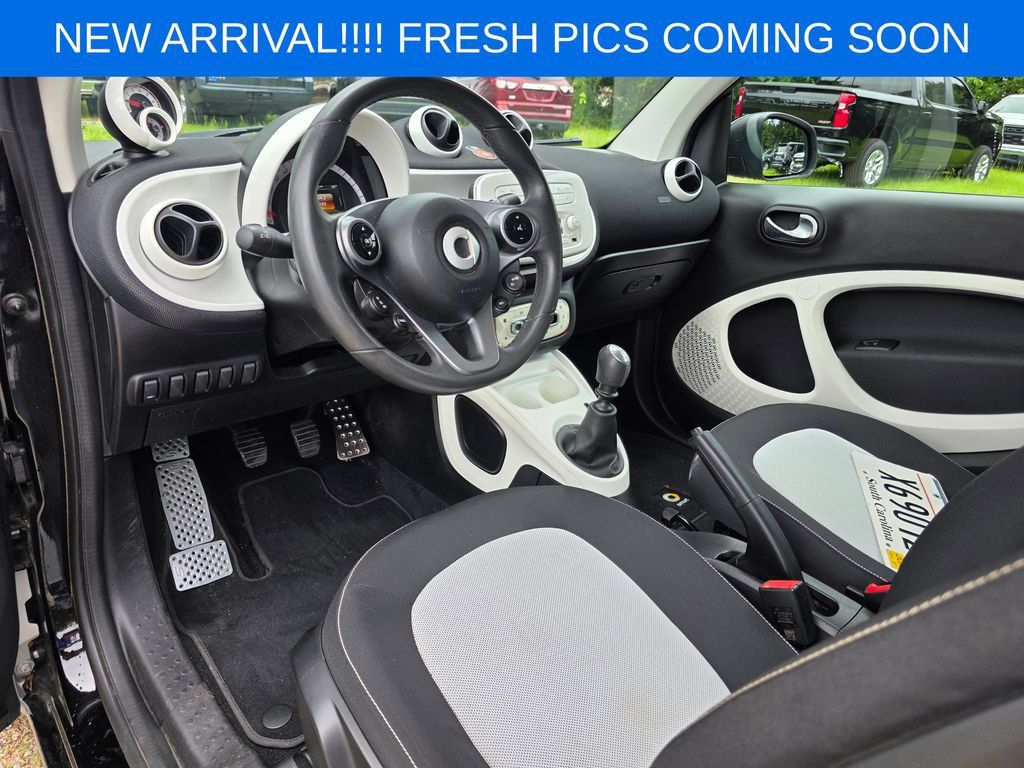 Used 2016 smart fortwo passion RWD image 7