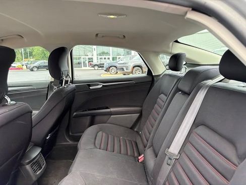 Used 2014 Ford Fusion SE FWD image 25