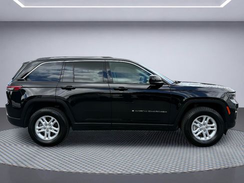 Used 2023 Jeep Grand Cherokee Laredo AWD/4WD image 10