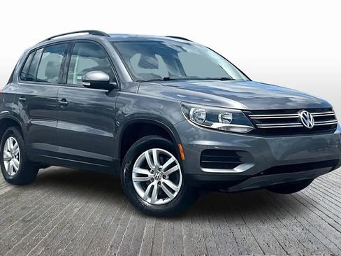 Used 2017 Volkswagen Tiguan S image 3