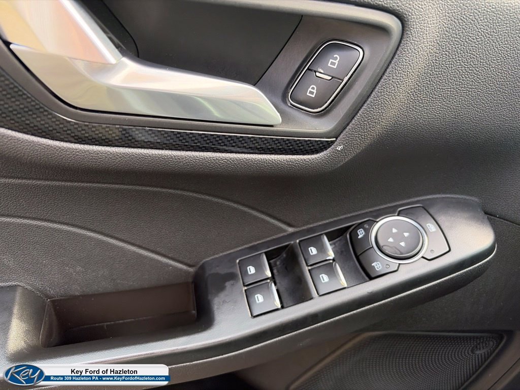 Used 2025 Ford Escape ST-Line AWD/4WD image 15