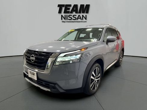 Certified 2025 Nissan Pathfinder Platinum w/ Cargo Package AWD/4WD image 3