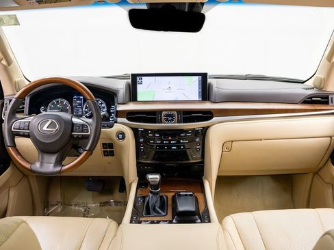 Used 2021 Lexus LX 570 4WD w/ Luxury Package image 9
