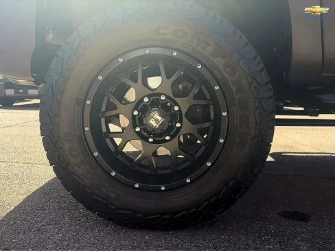 Used 2004 Chevrolet Avalanche 2500 w/ Preferred Equipment Group AWD/4WD image 16