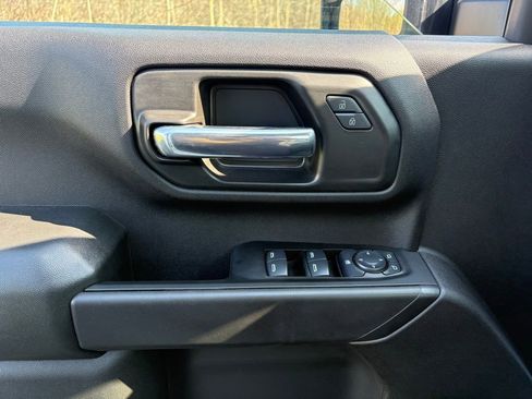 Used 2025 Chevrolet Silverado 2500 Custom w/ Custom Convenience Package image 8