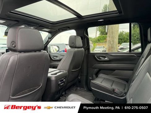 Used 2023 Chevrolet Suburban RST w/ Luxury Package AWD/4WD image 5