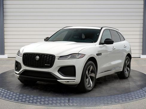 Used 2024 Jaguar F-PACE R-Dynamic S image 3