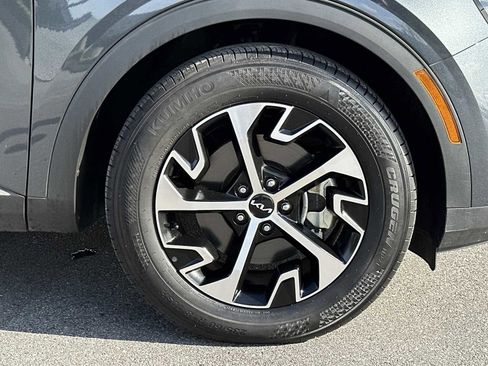 Used 2024 Kia Sportage EX image 7