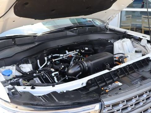 Used 2023 Ford Explorer XLT w/ Equipment Group 202A AWD/4WD image 13