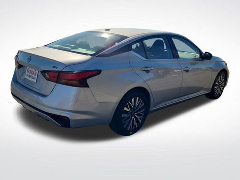 Used 2024 Nissan Altima 2.5 SV image 5