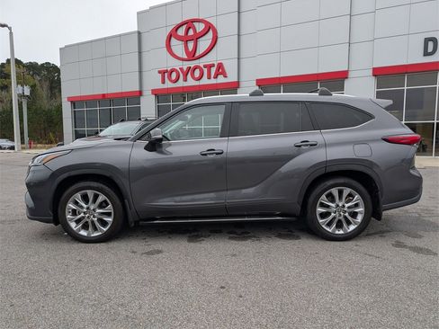 Used 2021 Toyota Highlander Limited image 2