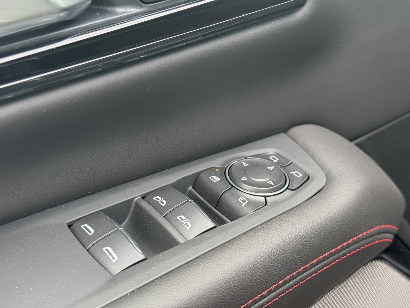 Used 2026 GMC Yukon AT4 Ultimate w/ LPO, Floor Liner Package AWD/4WD image 25